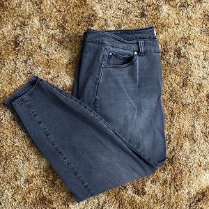 Super comfortable stretchy skinny jeans!